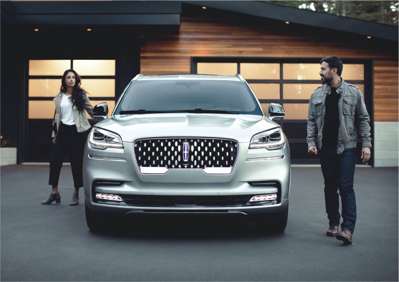 The sparkling grille of the 2023 Lincoln Aviator® Grand Touring model | Capital Lincoln of Wilmington in Wilmington NC