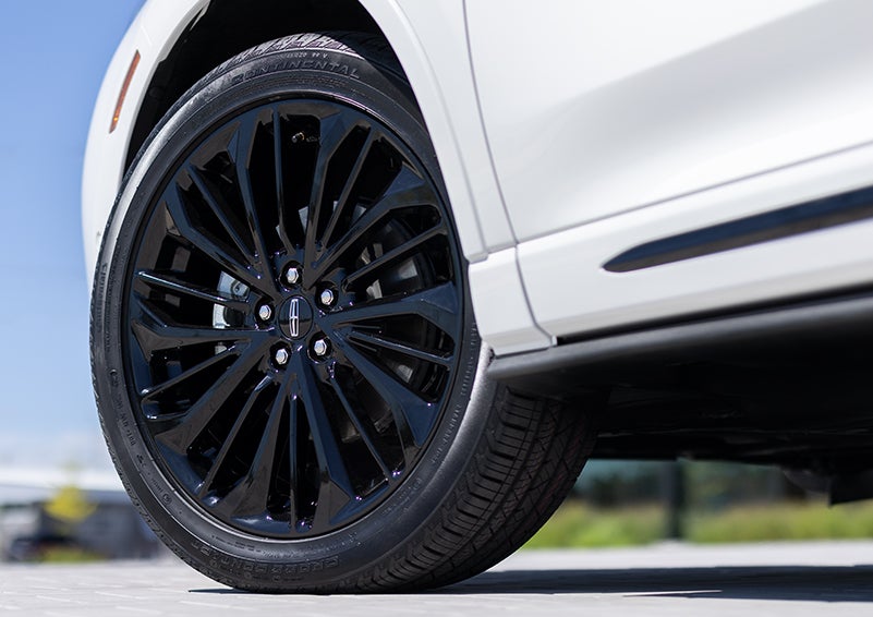 The stylish blacked-out 20-inch wheels from the available Jet Appearance Package are shown. | Capital Lincoln of Wilmington in Wilmington NC