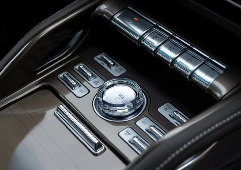 A crystal-inspired volume knob is shown in the center floor console of a 2024 Lincoln Nautilus® SUV. | Capital Lincoln of Wilmington in Wilmington NC